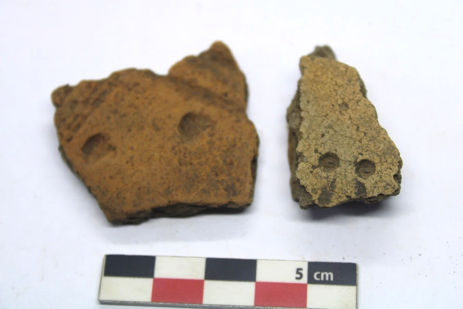 Begho ware pottery (Punctuation with grooves)