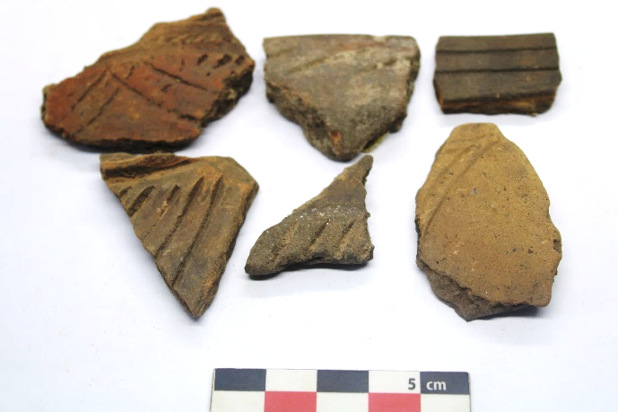 Begho ware pottery (incisions and grooves)
